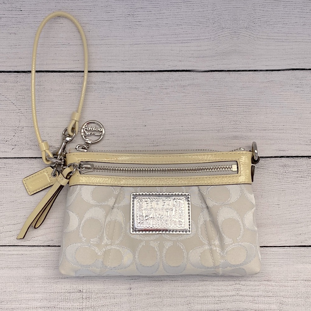 Authentic Coach Poppy Wristlet!